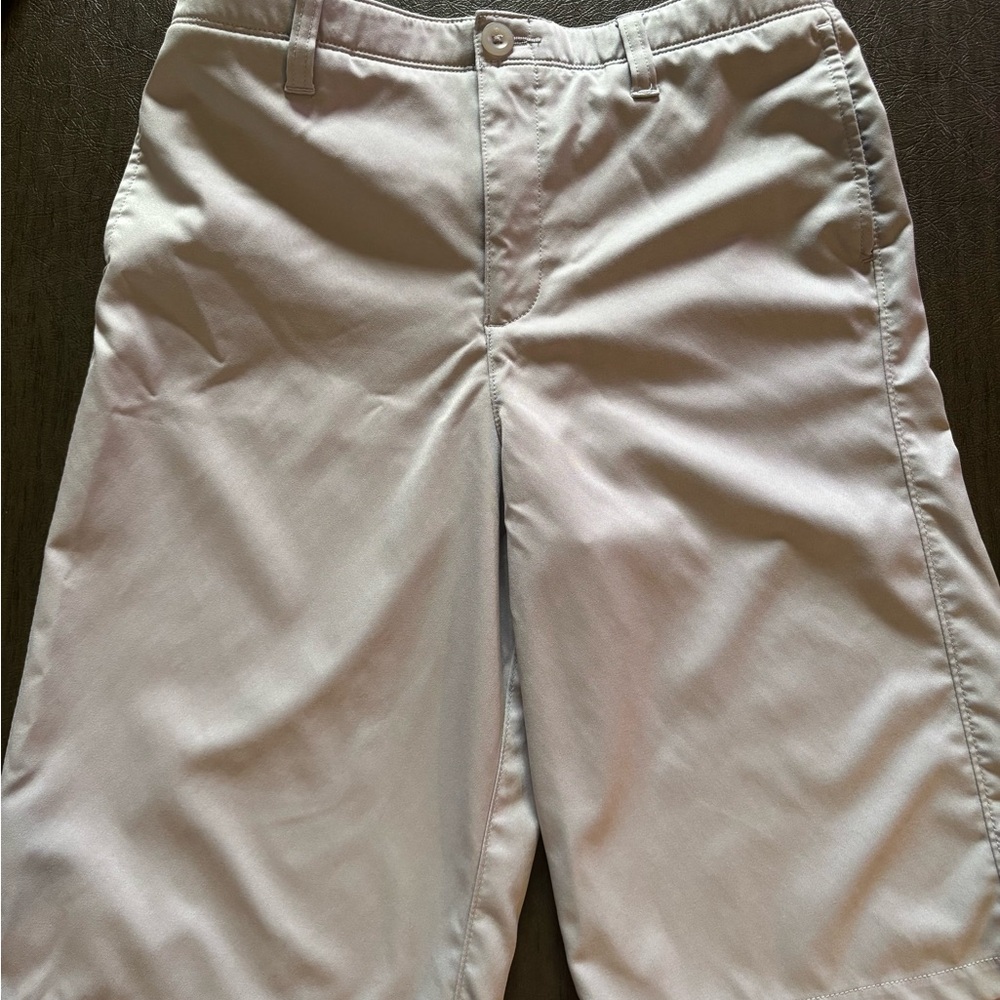 Under Armour Gray Athletic Golf Shorts youth 18